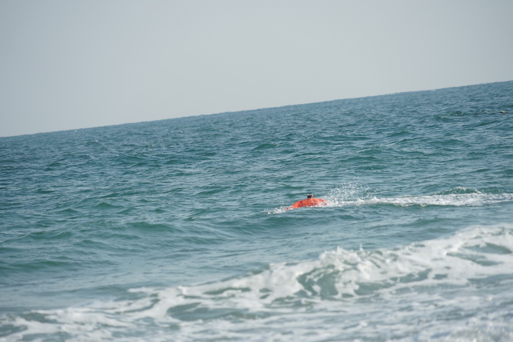Remote-controlled water lifesaver, remote-controlled lifebuoy, remote-controlled water lifesaving robot, water rescue robot, U-shaped electric lifebuoy