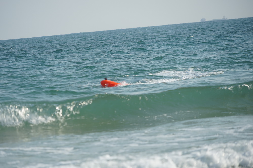 Remote-controlled water lifesaver, remote-controlled lifebuoy, remote-controlled water lifesaving robot, water rescue robot, U-shaped electric lifebuoy