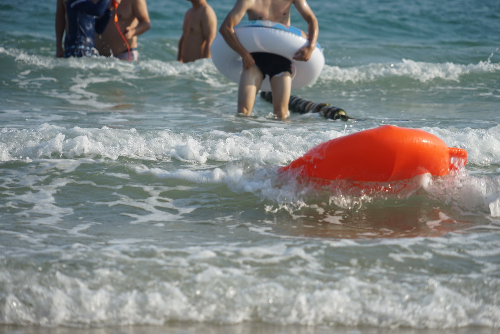 Remote-controlled water lifesaver, remote-controlled lifebuoy, remote-controlled water lifesaving robot, water rescue robot, U-shaped electric lifebuoy