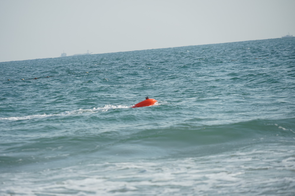 Remote-controlled water lifesaver, remote-controlled lifebuoy, remote-controlled water lifesaving robot, water rescue robot, U-shaped electric lifebuoy