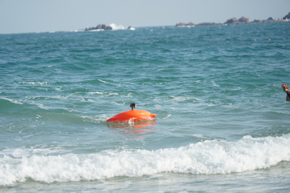 Remote-controlled water lifesaver, remote-controlled lifebuoy, remote-controlled water lifesaving robot, water rescue robot, U-shaped electric lifebuoy