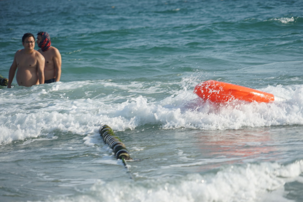 Remote-controlled water lifesaver, remote-controlled lifebuoy, remote-controlled water lifesaving robot, water rescue robot, U-shaped electric lifebuoy