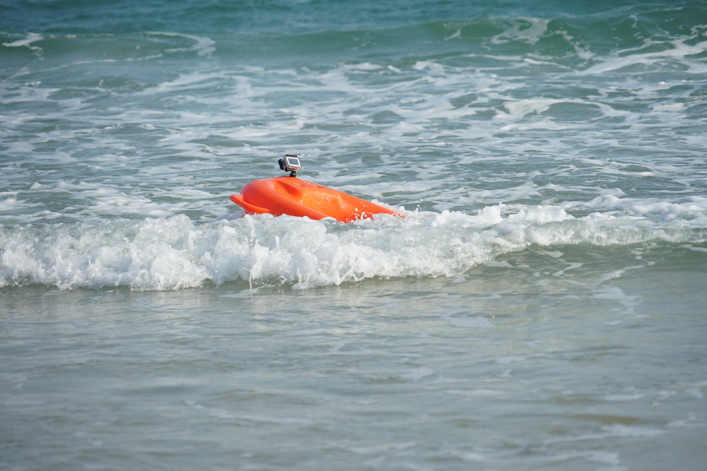 Remote-controlled water lifesaver, remote-controlled lifebuoy, remote-controlled water lifesaving robot, water rescue robot, U-shaped electric lifebuoy