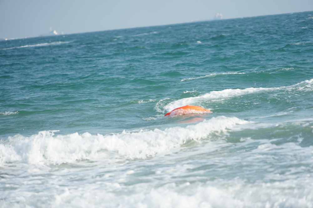 Remote-controlled water lifesaver, remote-controlled lifebuoy, remote-controlled water lifesaving robot, water rescue robot, U-shaped electric lifebuoy