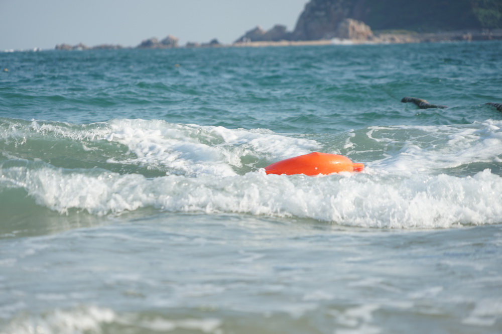 Remote-controlled water lifesaver, remote-controlled lifebuoy, remote-controlled water lifesaving robot, water rescue robot, U-shaped electric lifebuoy